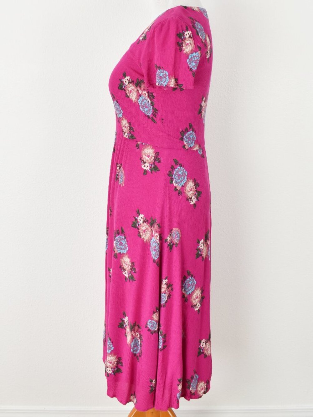 Wayf Floral Crinkle Midi Dress - L - Picture 6 of 10
